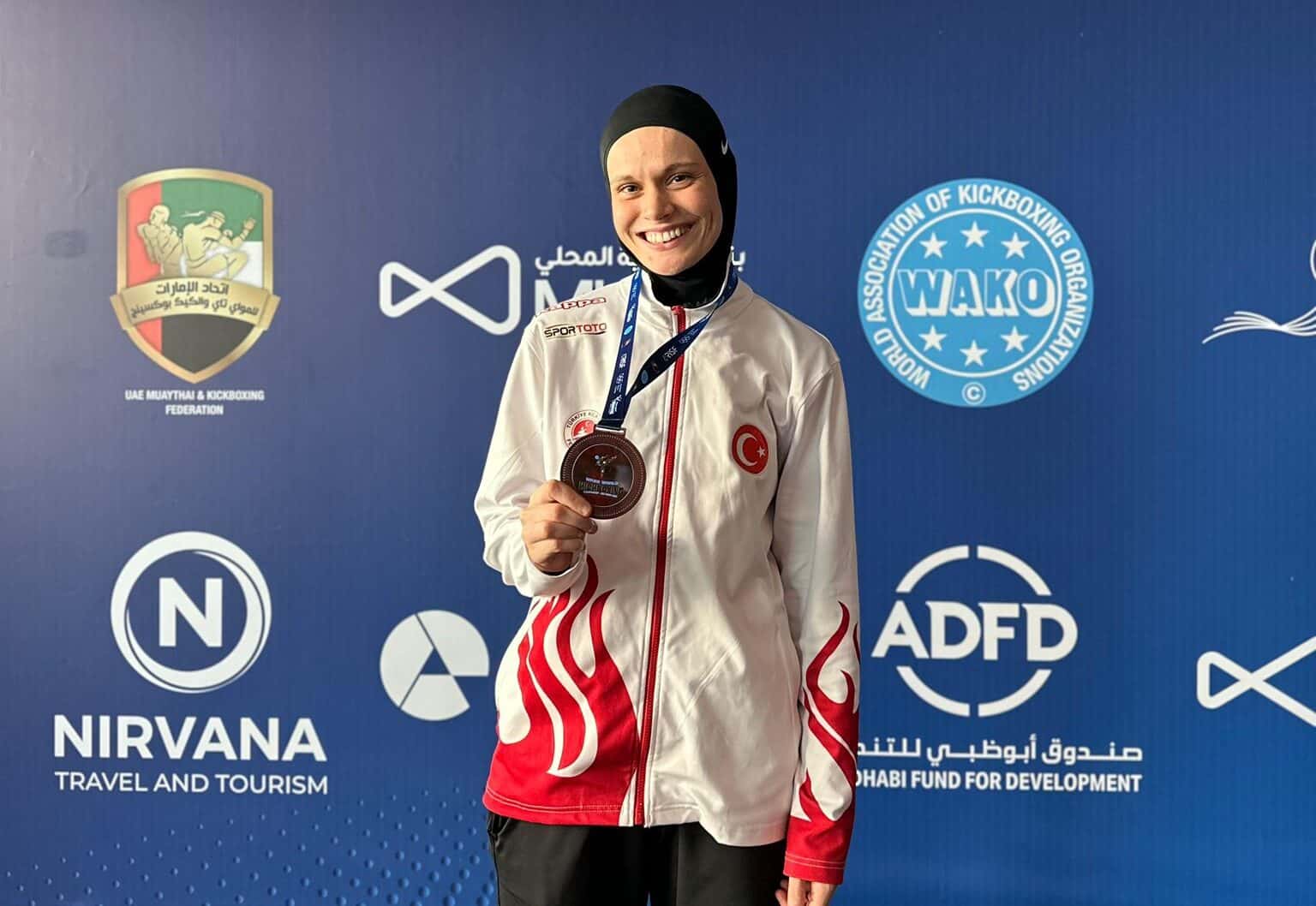 Ayşe Kaplan, kick boksta dünya üçüncüsü oldu