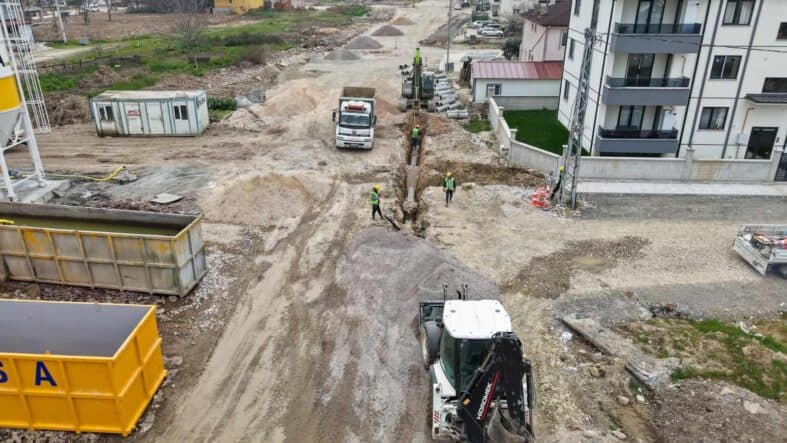 Arifiye Hanlı Mahallesi’nde 2.200 Metrelik Atık Su ve Yağmur Suyu Hattı Yenileniyor