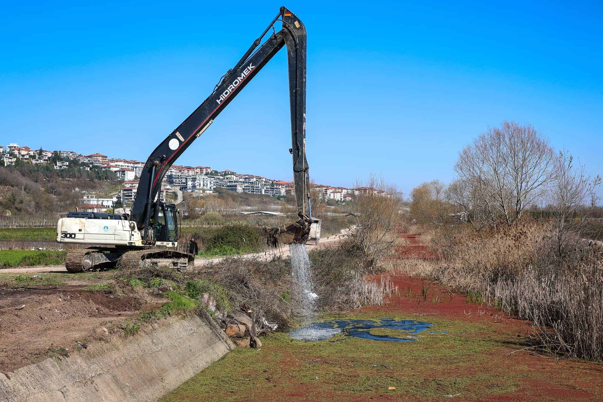 Sakarya’da Çark Deresi’nin 5 Kilometrelik Alanında Özenli Temizlik Çalışmaları Sürdürülüyor