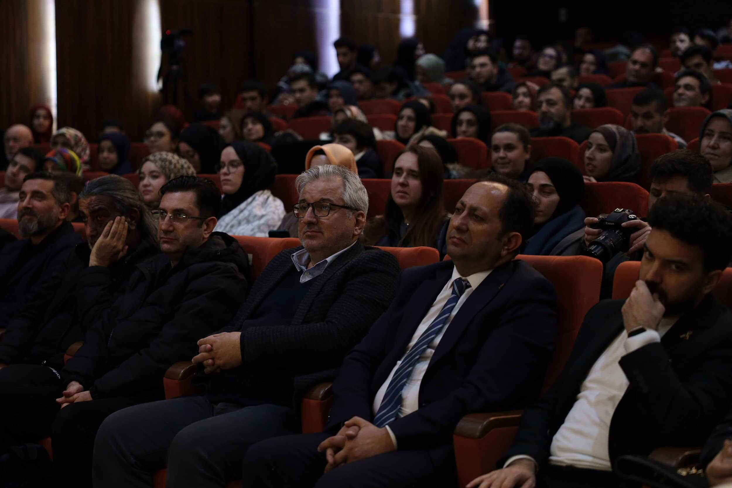 Dursun Ali Erzincanlı'nın Sakarya'daki Şiir Programı Yoğun Katılımla Gerçekleşti