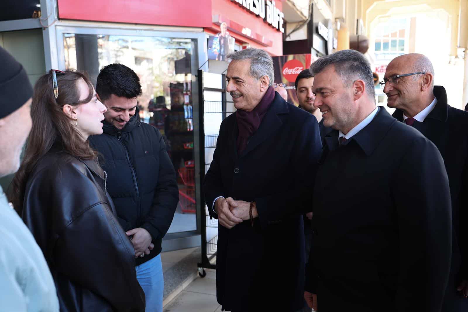 Başkan Yusuf Alemdar Karasu'da Demiryolu ve İlçe Projeleri Hakkında Bilgilendirmede Bulundu