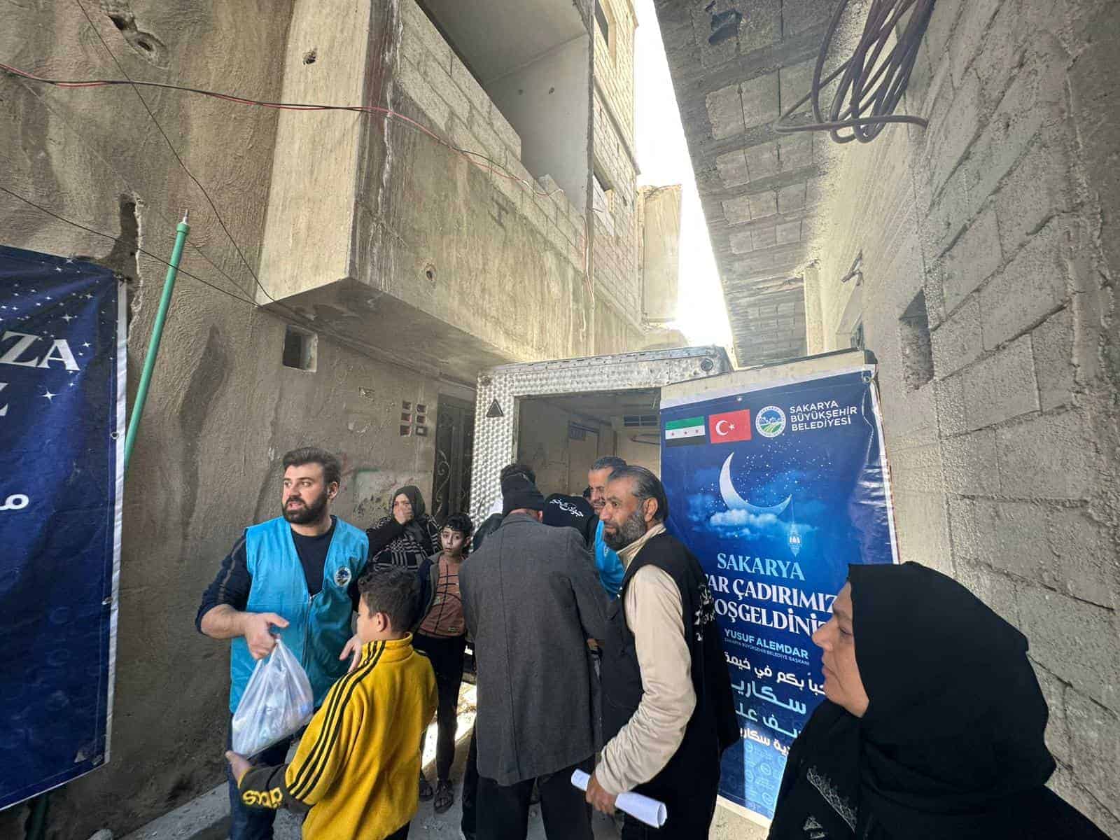 Sakarya Büyükşehir Belediyesi Şam'da Kırsal Mahallelere Ramazan İftarları Ulaştırıyor