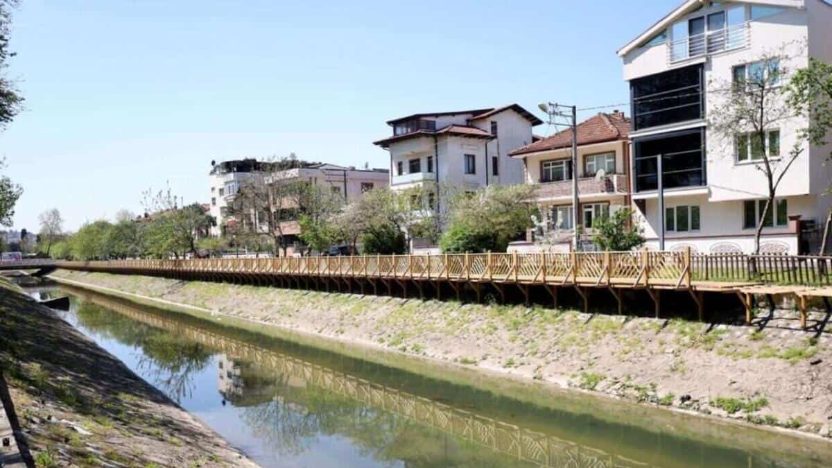 Serdivan Aziz Duran Parkı’nda Tarihi Çark ve yürüyüş yolu yenileniyor