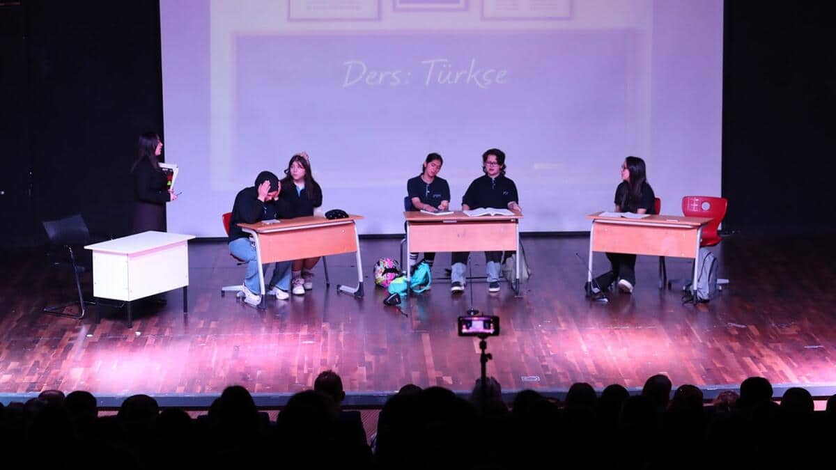 Adapazarı’nda Liseler Arası Tiyatro Festivali Sona Erdi: Ödüller 7 Mayıs’ta Dağıtılacak
