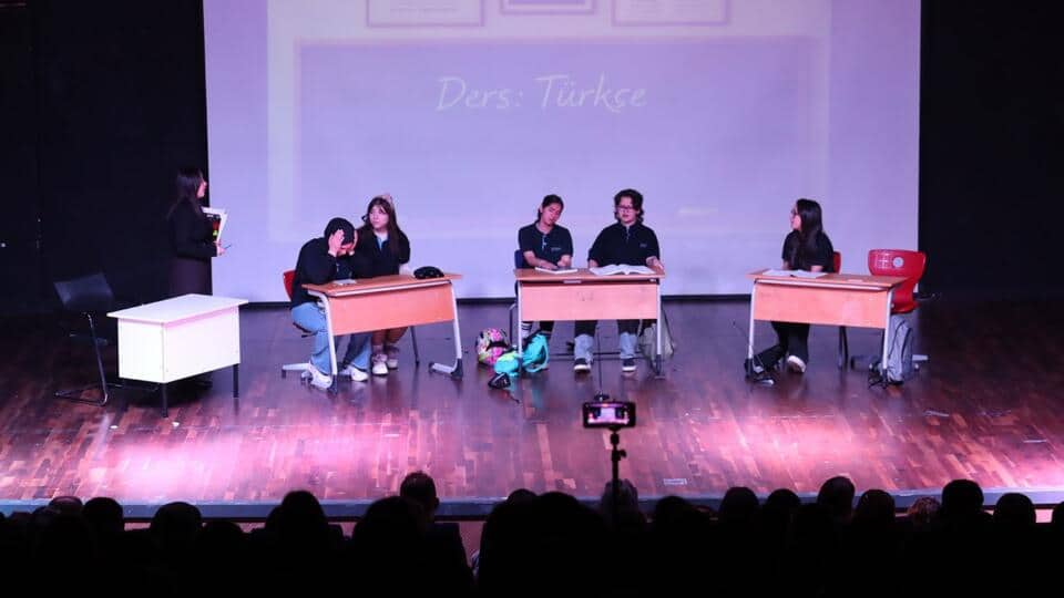 Adapazarı’nda Liseler Arası Tiyatro Festivali Sona Erdi: Ödüller 7 Mayıs’ta Dağıtılacak
